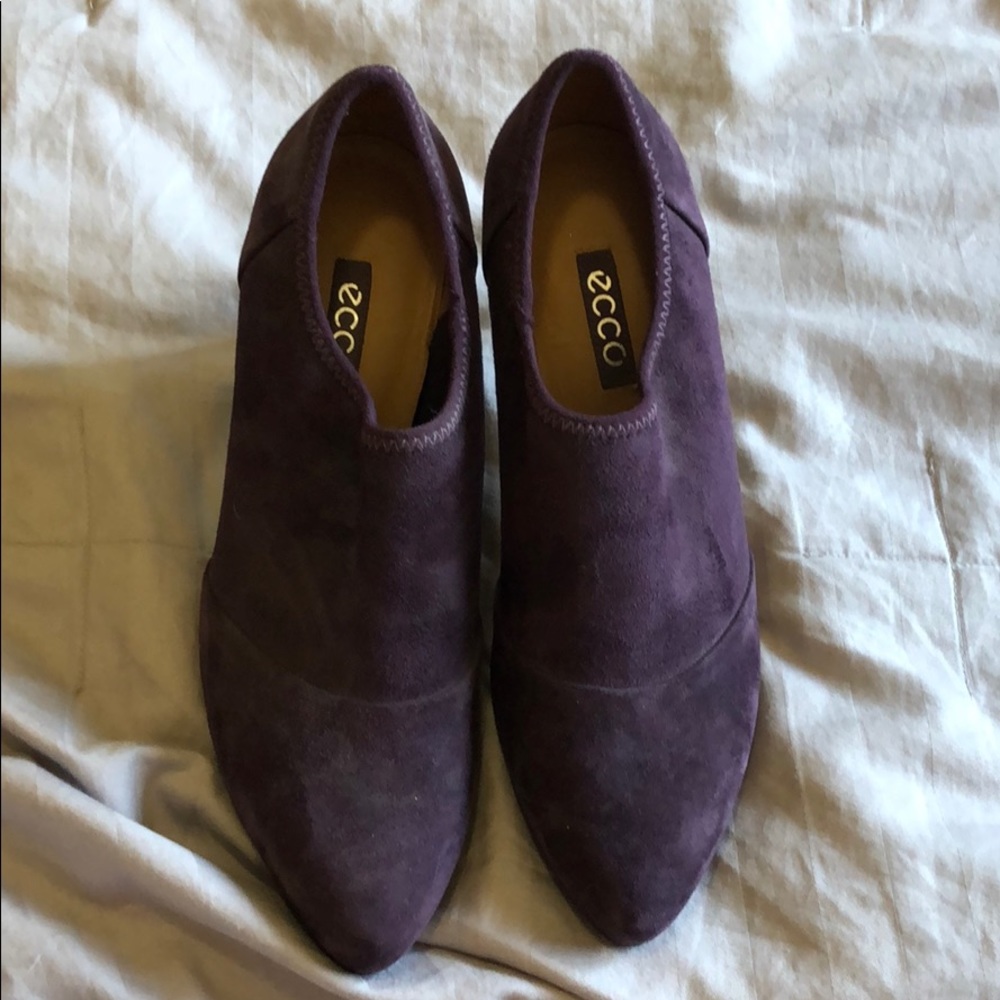 Never been worn purple Ecco heels